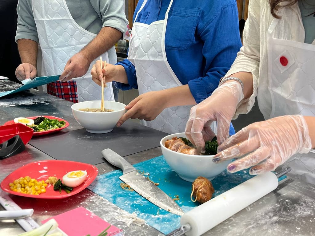 کارگاه آشپزی ژاپنی در کافه آسیا طرز تهیه رامن