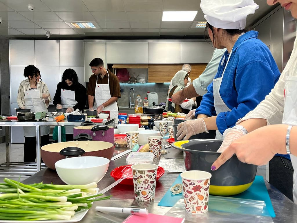 کارگاه آشپزی رامن ژاپنی در کافه آسیا