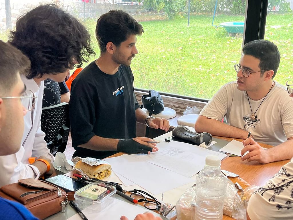 بهنام جفرودی مدرس طراحی مانگا در کافه آسیا