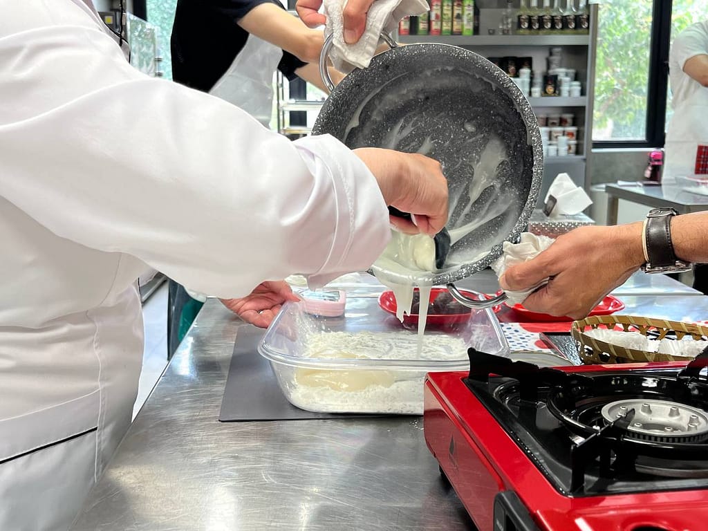 طرز تهیه خمیر موچی انواع موچی کارگاه آشپزی ژاپنی