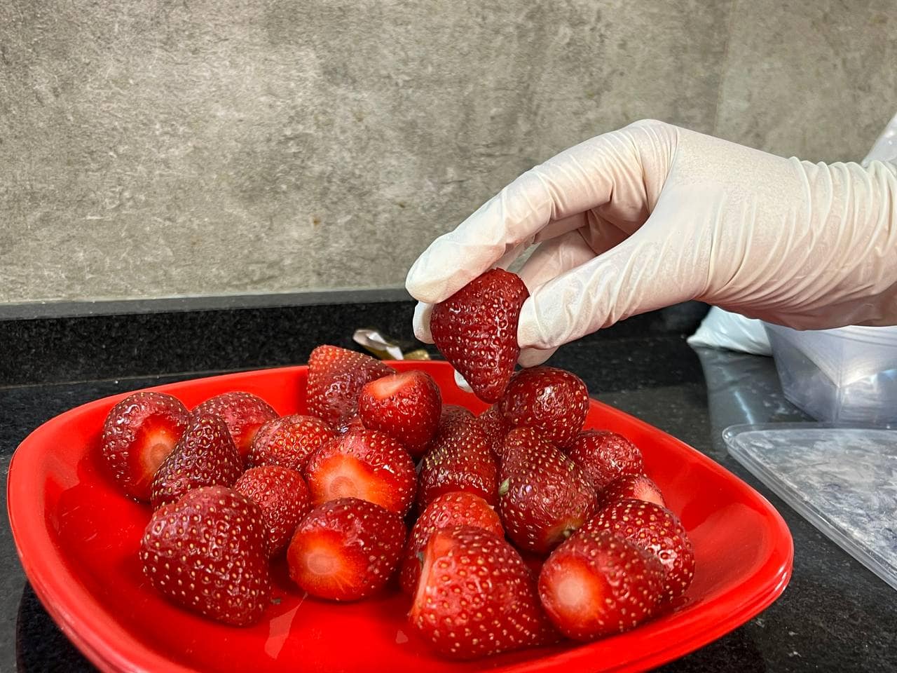 موچی توت فرنگی در کافه آسیا آشپزی ژاپنی