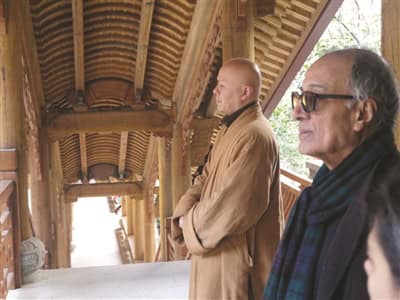 غذاهای آسیای شرقی و ژاپنی در کافه آسیا.